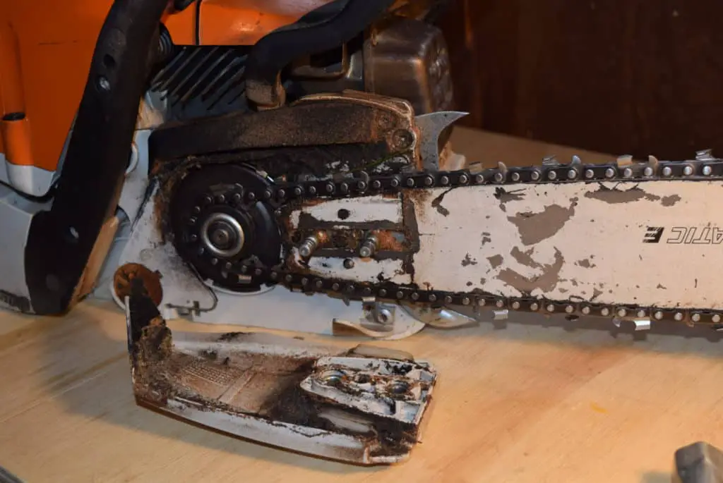 Gunk Inside A Chainsaw - How To Clean A Chainsaw